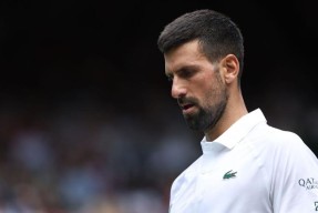 爱游戏APP-费德勒在IG比赛中战术调整，锐不可当引发热议！