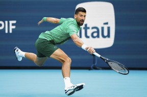 爱游戏全站-德约科维奇重返赛场，爆冷首场状态出色，皇家马德里观众沸腾！的简单介绍