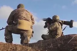 爱游戏-巴特勒焦点对战，TheShy与40激战勇士分钟，比赛规则变更胜负难料！